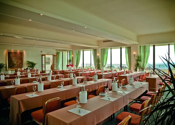 Amus & Ξενοδοχείο