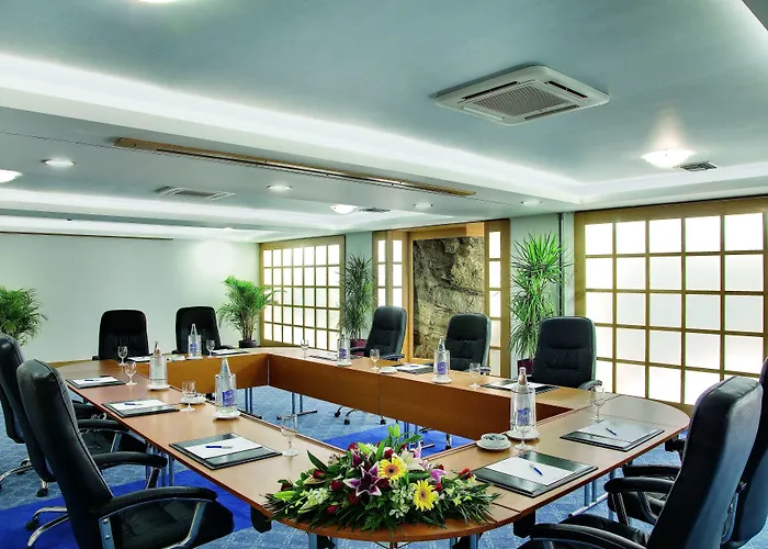 Amus & Ξενοδοχείο 5*