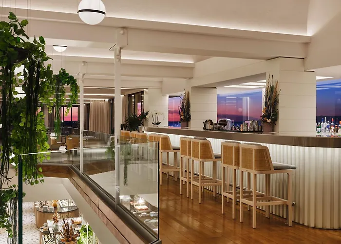 Amus & Ξενοδοχείο