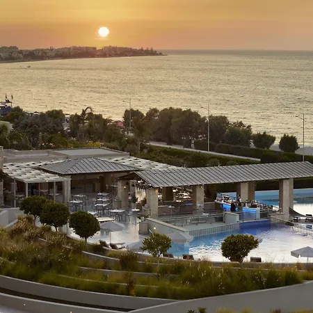 Ξενοδοχείο Amus & 5*