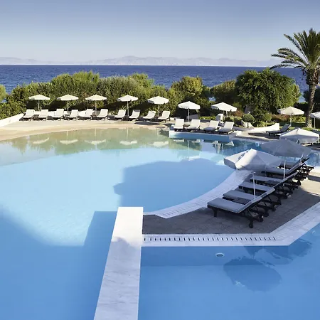 Ξενοδοχείο Amus & 5*